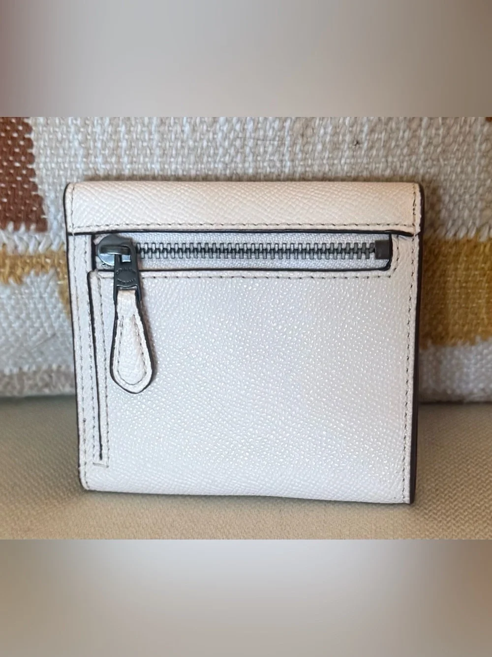 Coach Chalk Bear Trifold Wallet F22733 Crossgrain Leather EUC MSRP $175 - Picture 3 of 7
